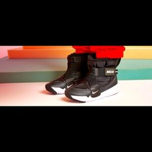 Nike Flex Advance Boot. Little Kids Size 2Y Color Black/White